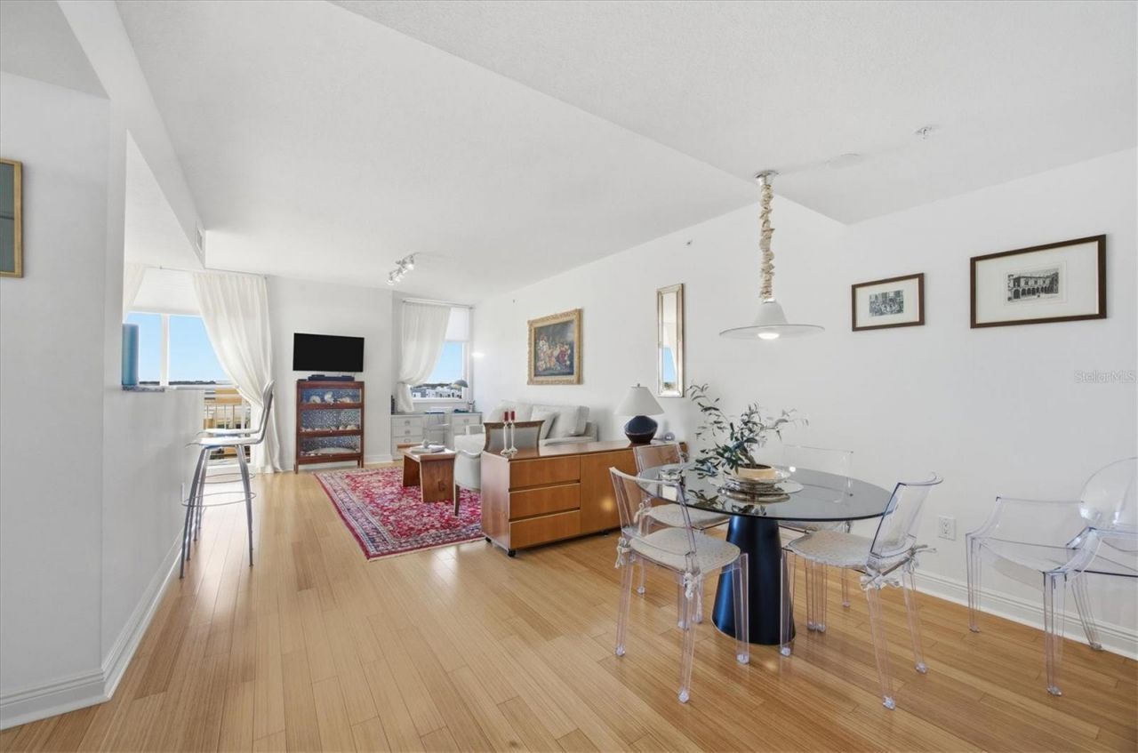 800 N Tamiami Trail, Unit 604, Sarasota, FL 34236 Photo