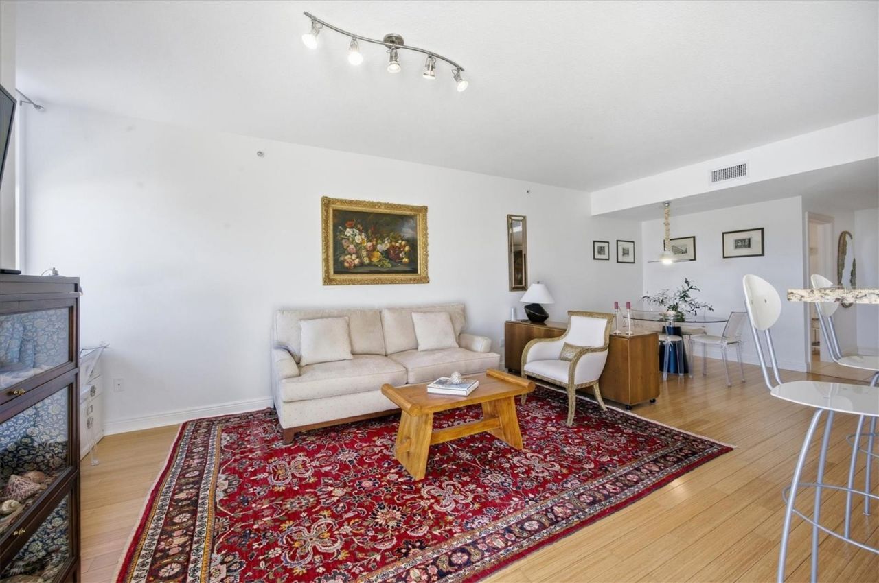 800 N Tamiami Trail, Unit 604, Sarasota, FL 34236 Photo