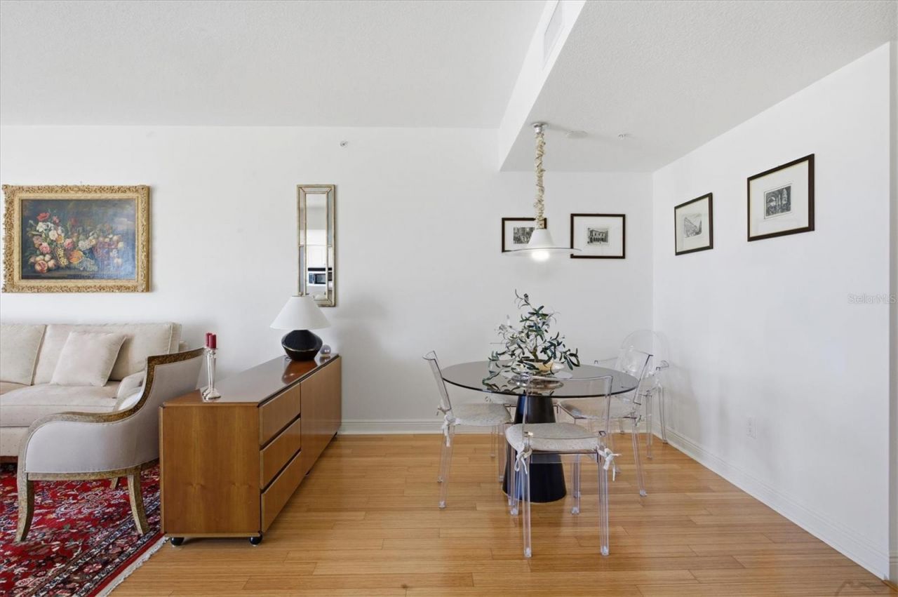 800 N Tamiami Trail, Unit 604, Sarasota, FL 34236 Photo