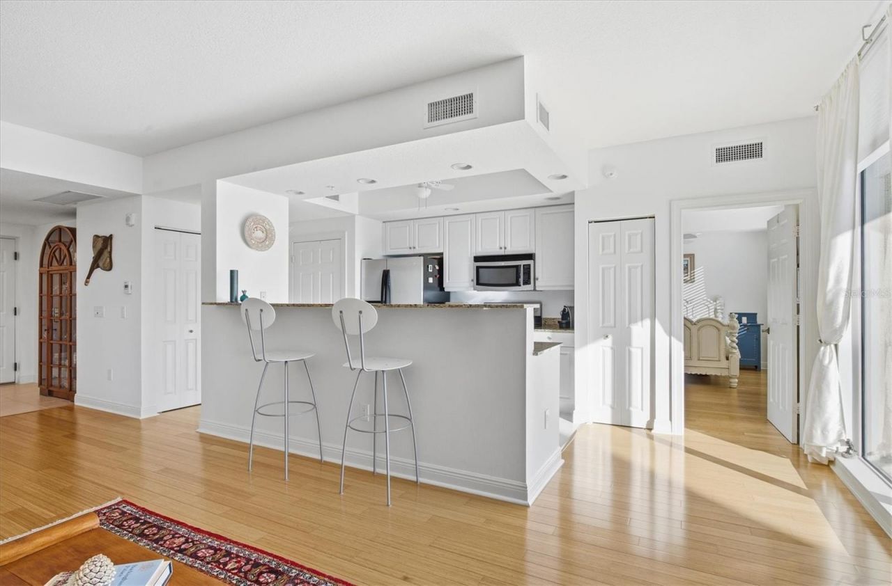 800 N Tamiami Trail, Unit 604, Sarasota, FL 34236 Photo