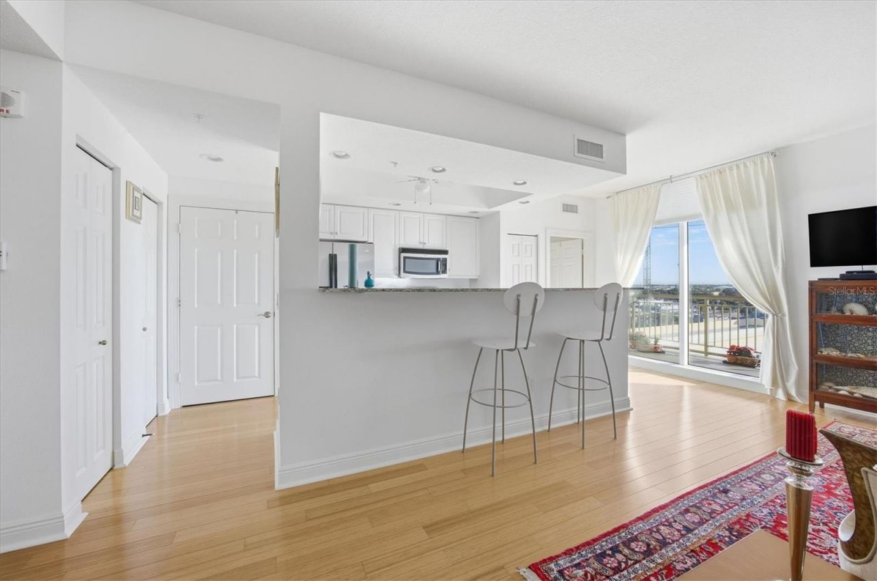 800 N Tamiami Trail, Unit 604, Sarasota, FL 34236 Photo