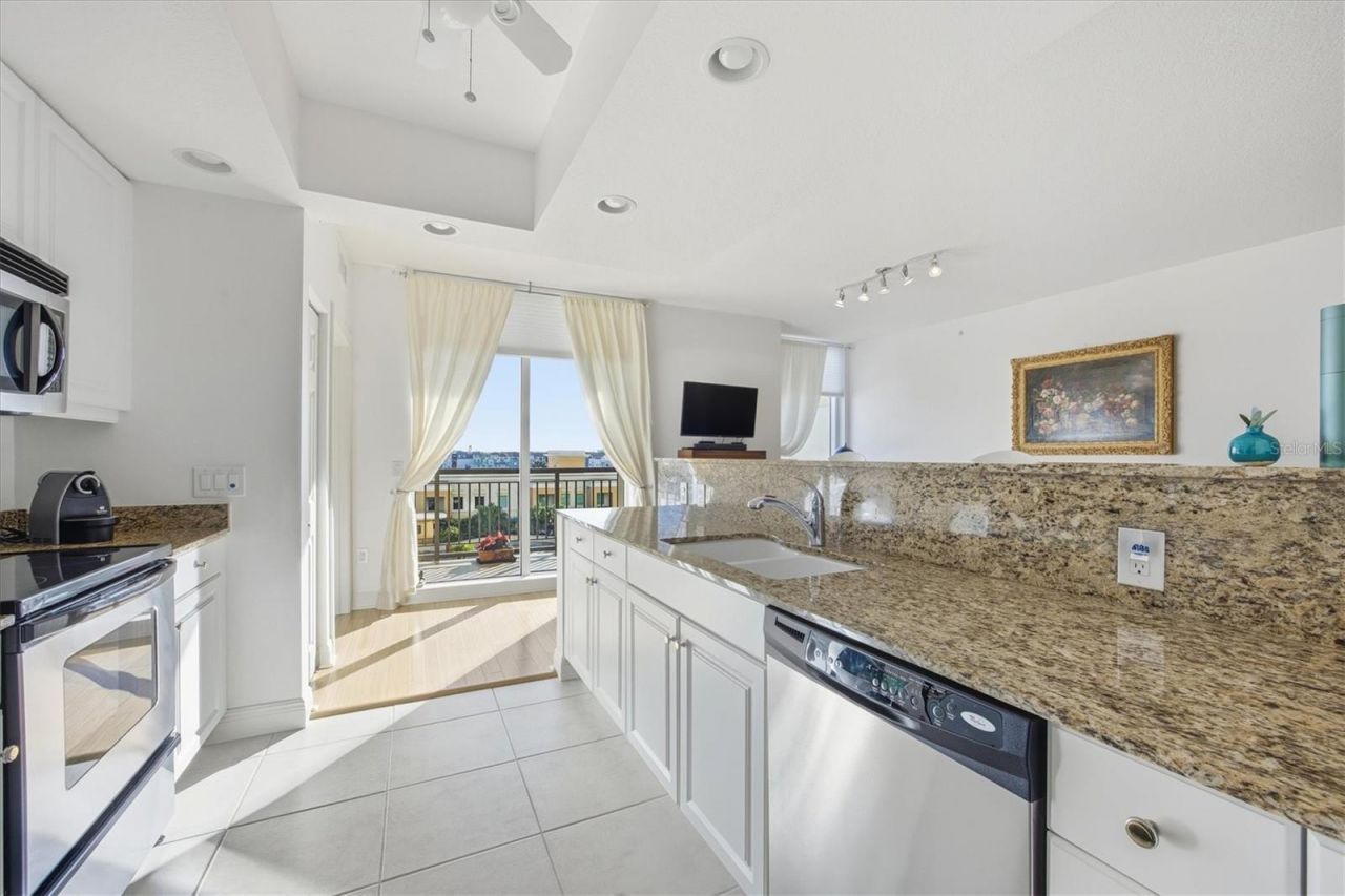 800 N Tamiami Trail, Unit 604, Sarasota, FL 34236 Photo