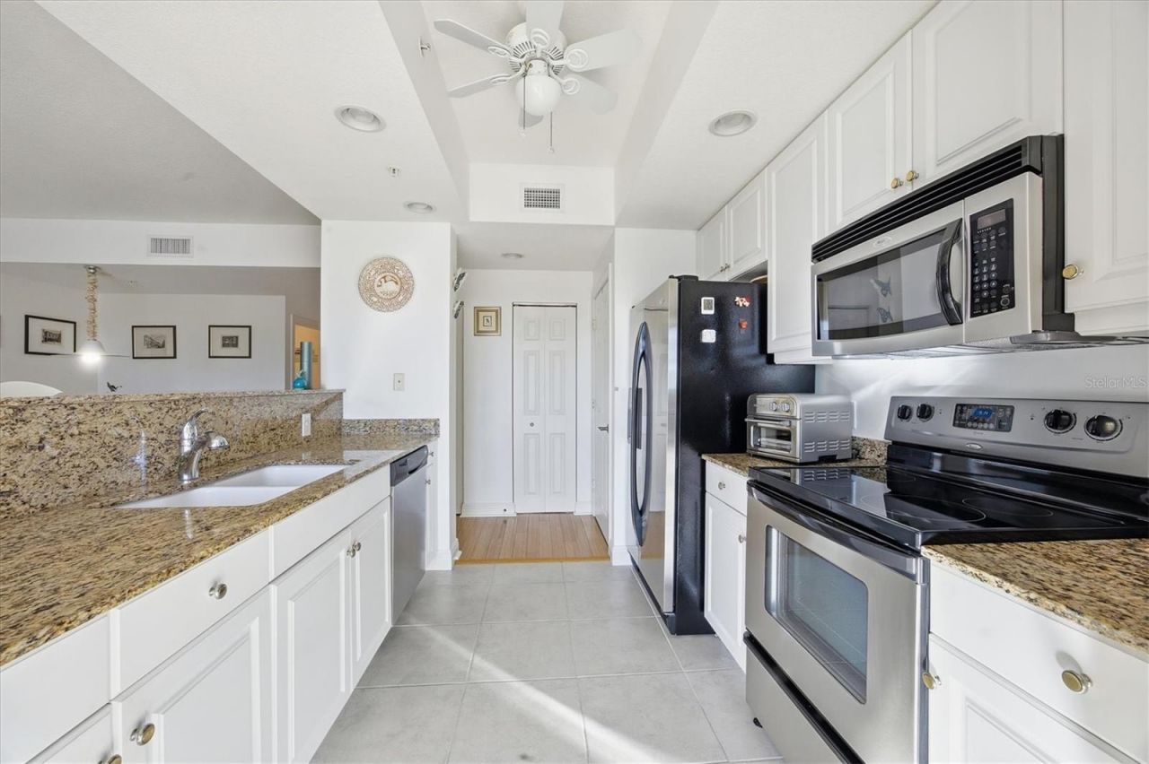 800 N Tamiami Trail, Unit 604, Sarasota, FL 34236 Photo