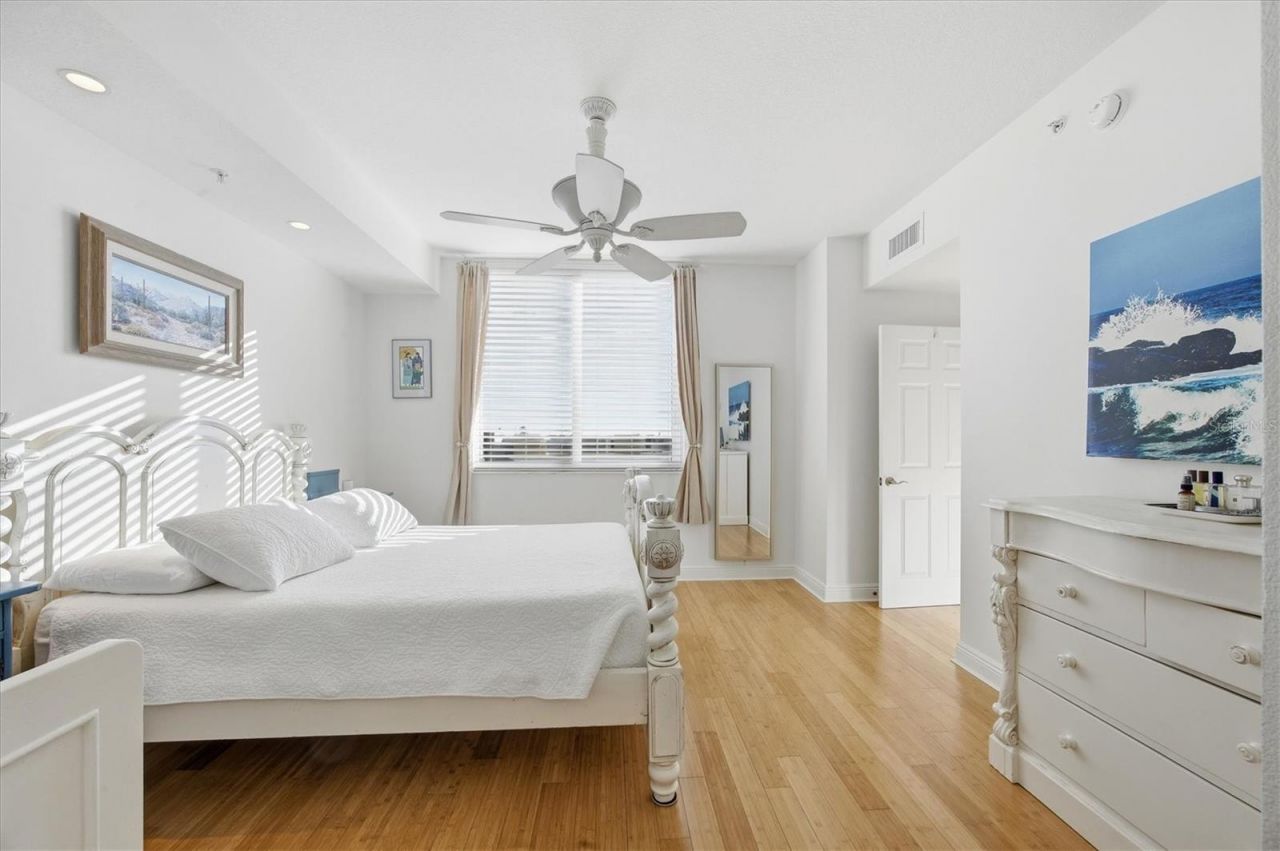 800 N Tamiami Trail, Unit 604, Sarasota, FL 34236 Photo