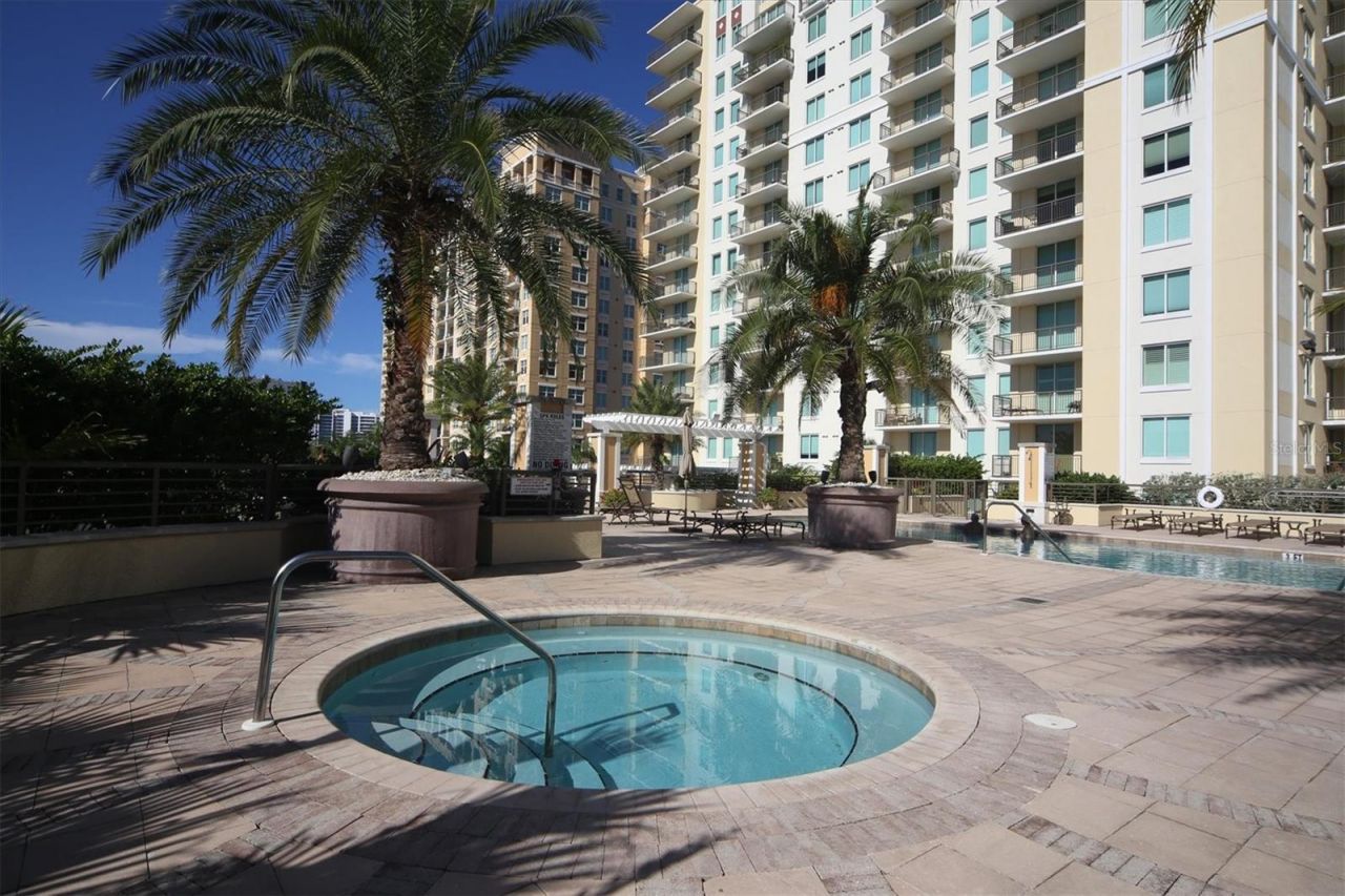 800 N Tamiami Trail, Unit 604, Sarasota, FL 34236 Photo