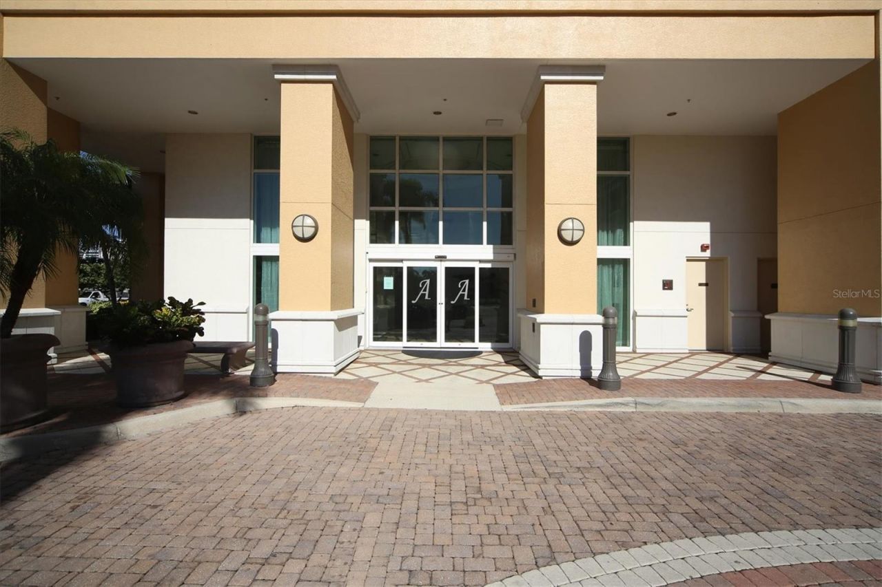 800 N Tamiami Trail, Unit 604, Sarasota, FL 34236 Photo