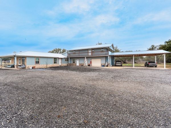 472 County Road 6723, Natalia, TX 78059