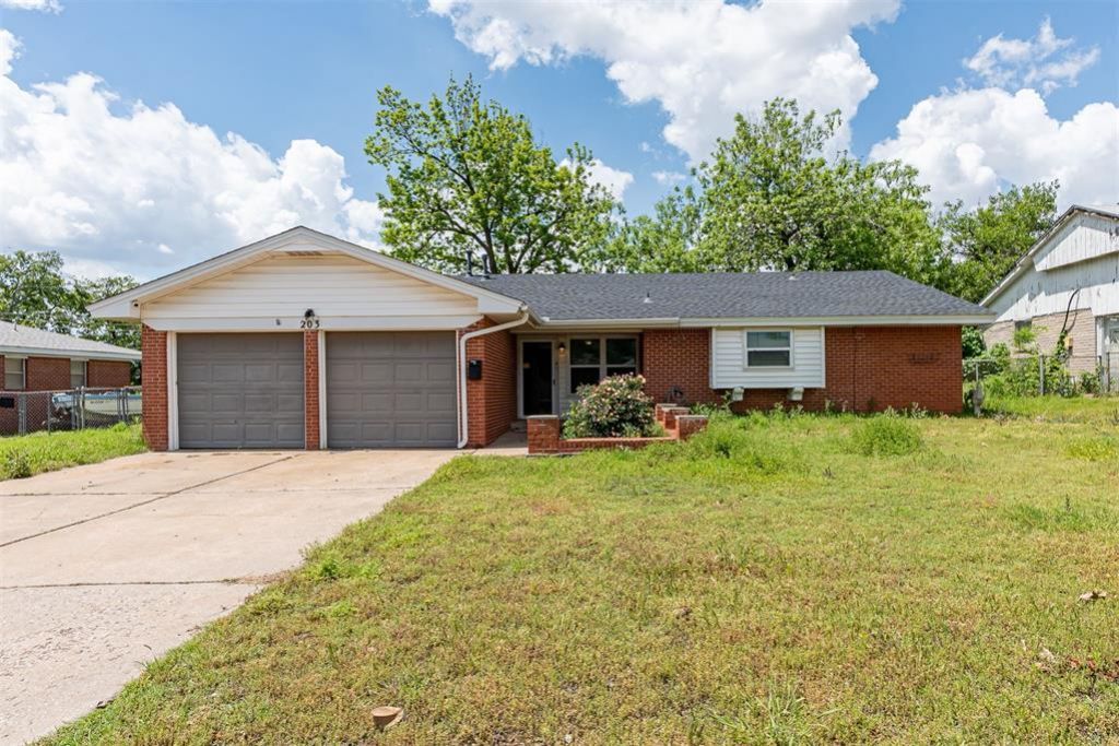 203 Eberle Drive, Moore, OK 73160 Main Photo