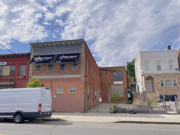 161 Jamaica Avenue, Brooklyn, NY 11207