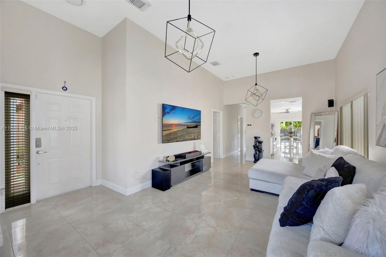 1130 NE 41st Ave, Homestead, FL 33033 Photo