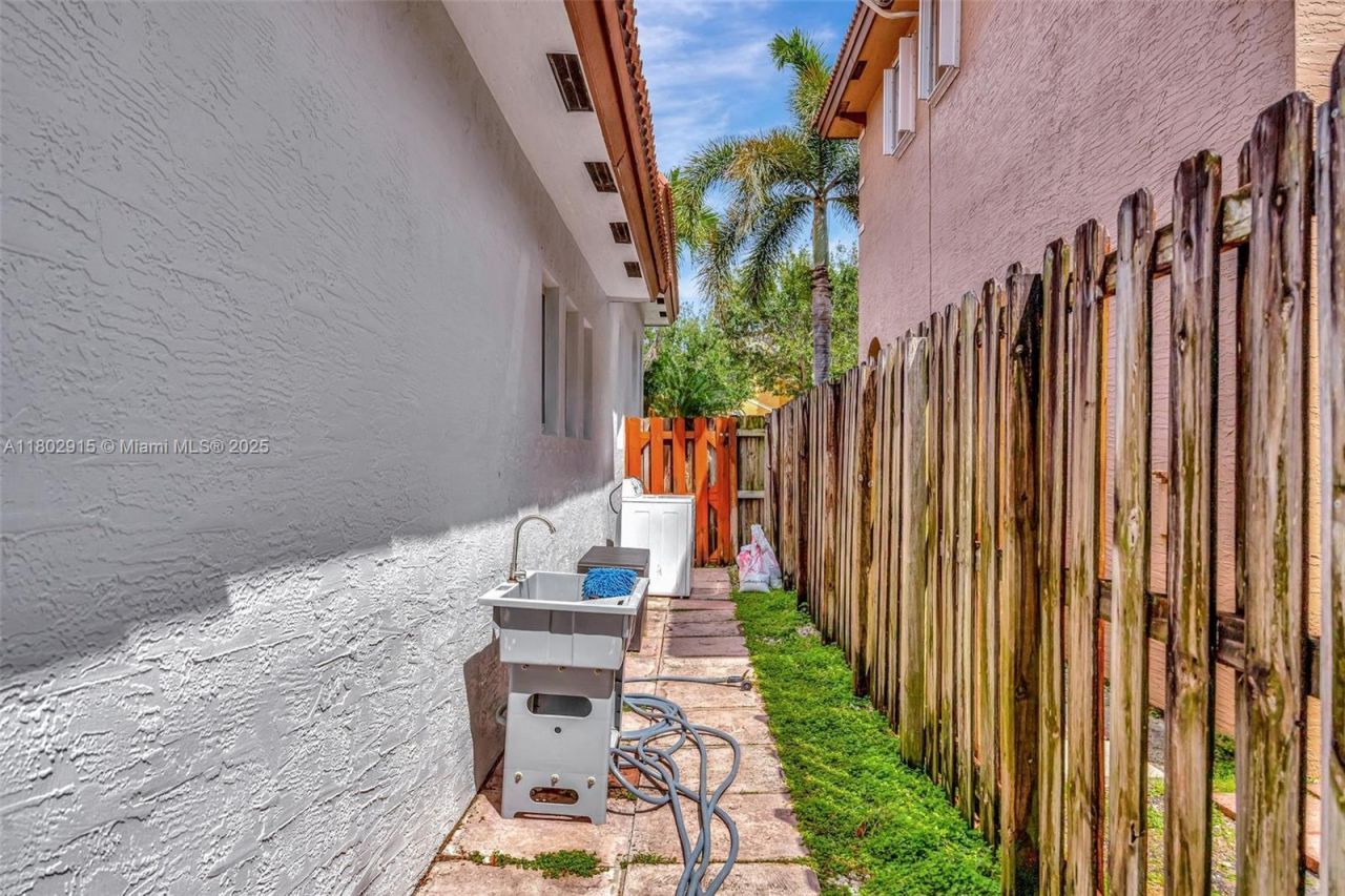 1130 NE 41st Ave, Homestead, FL 33033 Photo