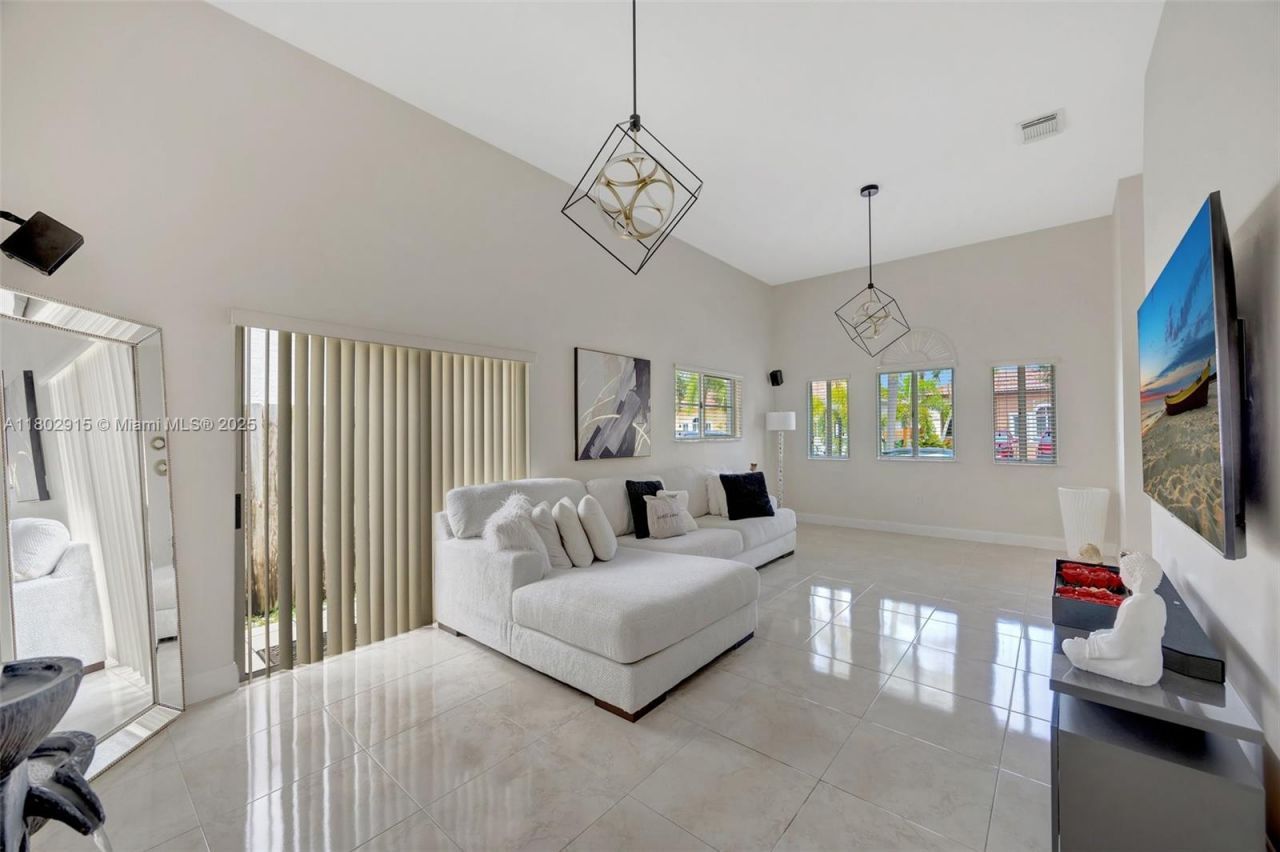 1130 NE 41st Ave, Homestead, FL 33033 Photo