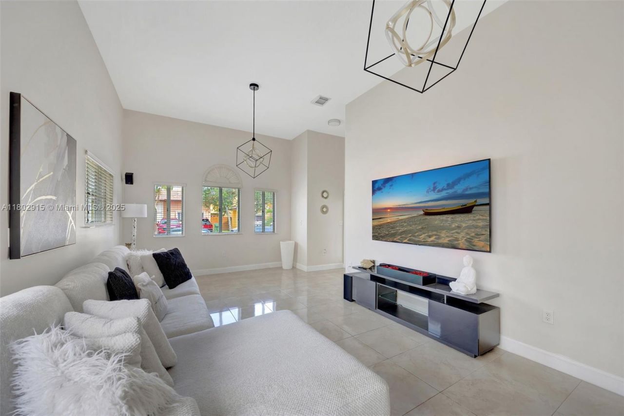 1130 NE 41st Ave, Homestead, FL 33033 Photo