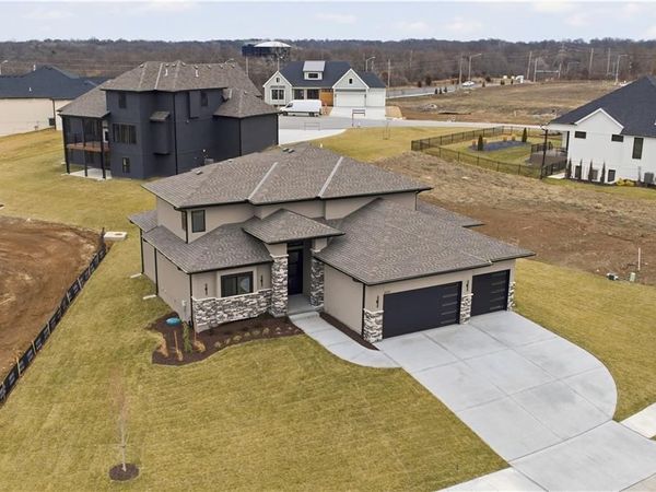 2531 NE Woodland Oak Circle, Lee's Summit, MO 64086