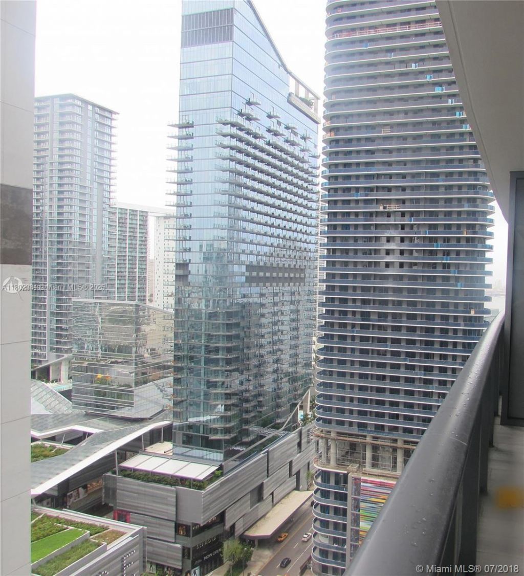 55 SW 9th St, Unit 3409, Miami, FL 33130 Photo