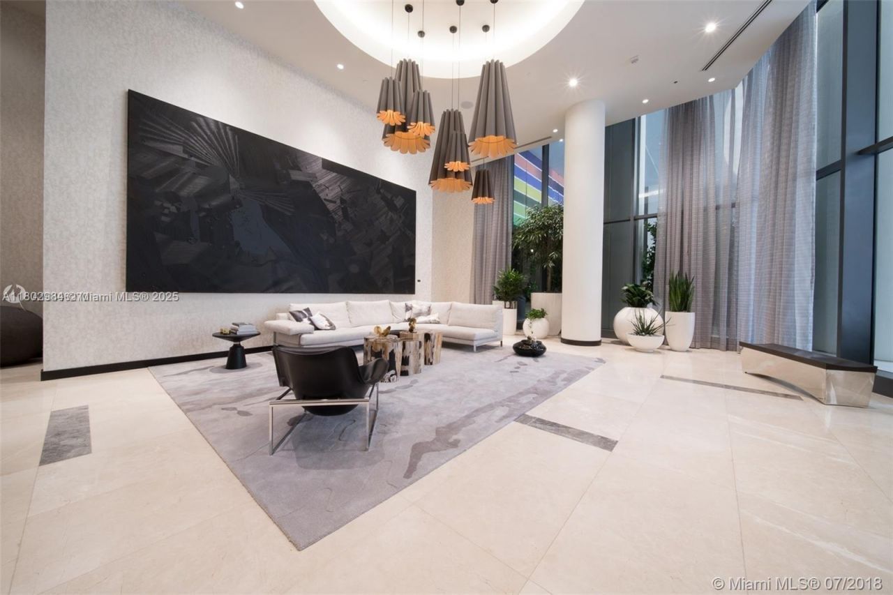 55 SW 9th St, Unit 3409, Miami, FL 33130 Photo