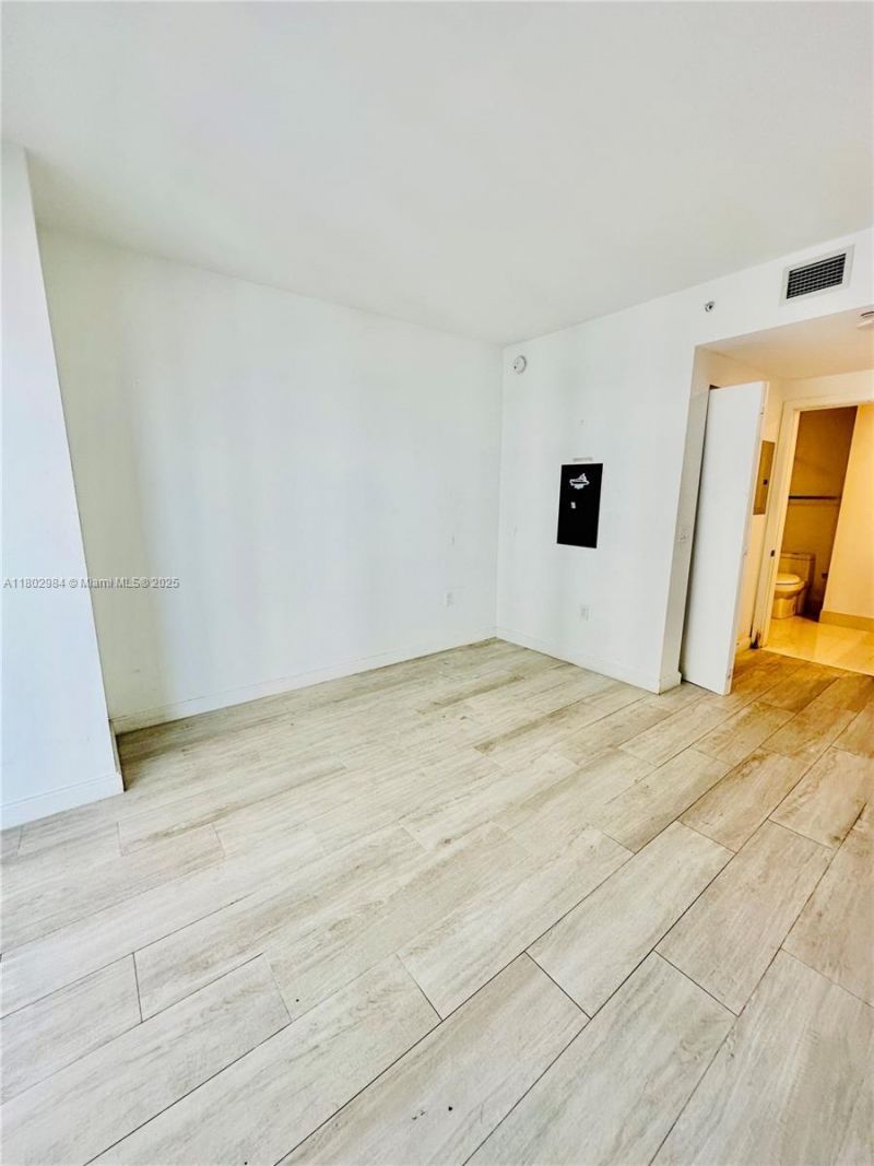 55 SW 9th St, Unit 3409, Miami, FL 33130 Photo