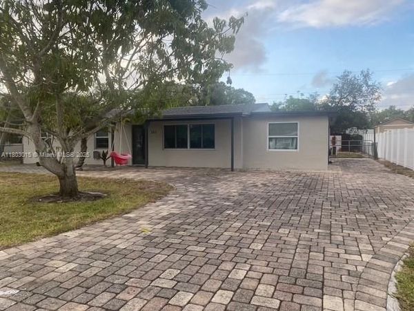 3915 LOTUS DR, Naples, FL 34104