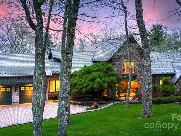 205 W Indrio Road, Blowing Rock, NC 28605