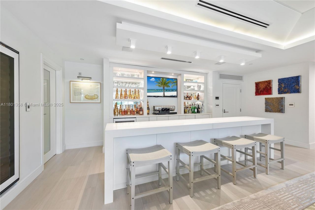125 Ocean Dr, Unit U-0203, Miami Beach, FL 33139 Photo