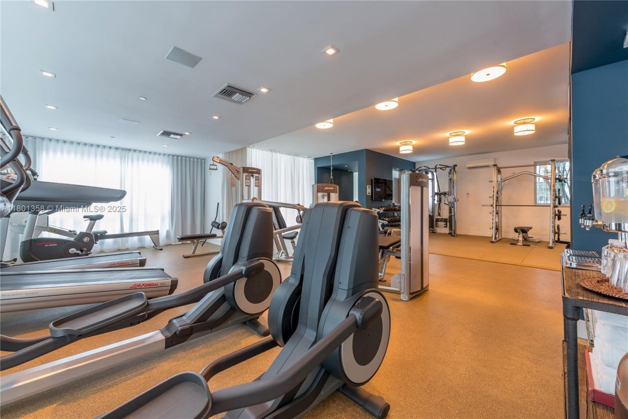 125 Ocean Dr, Unit U-0203, Miami Beach, FL 33139 Photo