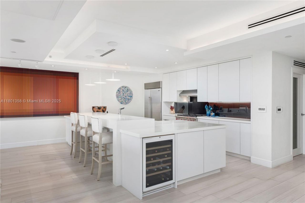 125 Ocean Dr, Unit U-0203, Miami Beach, FL 33139 Photo