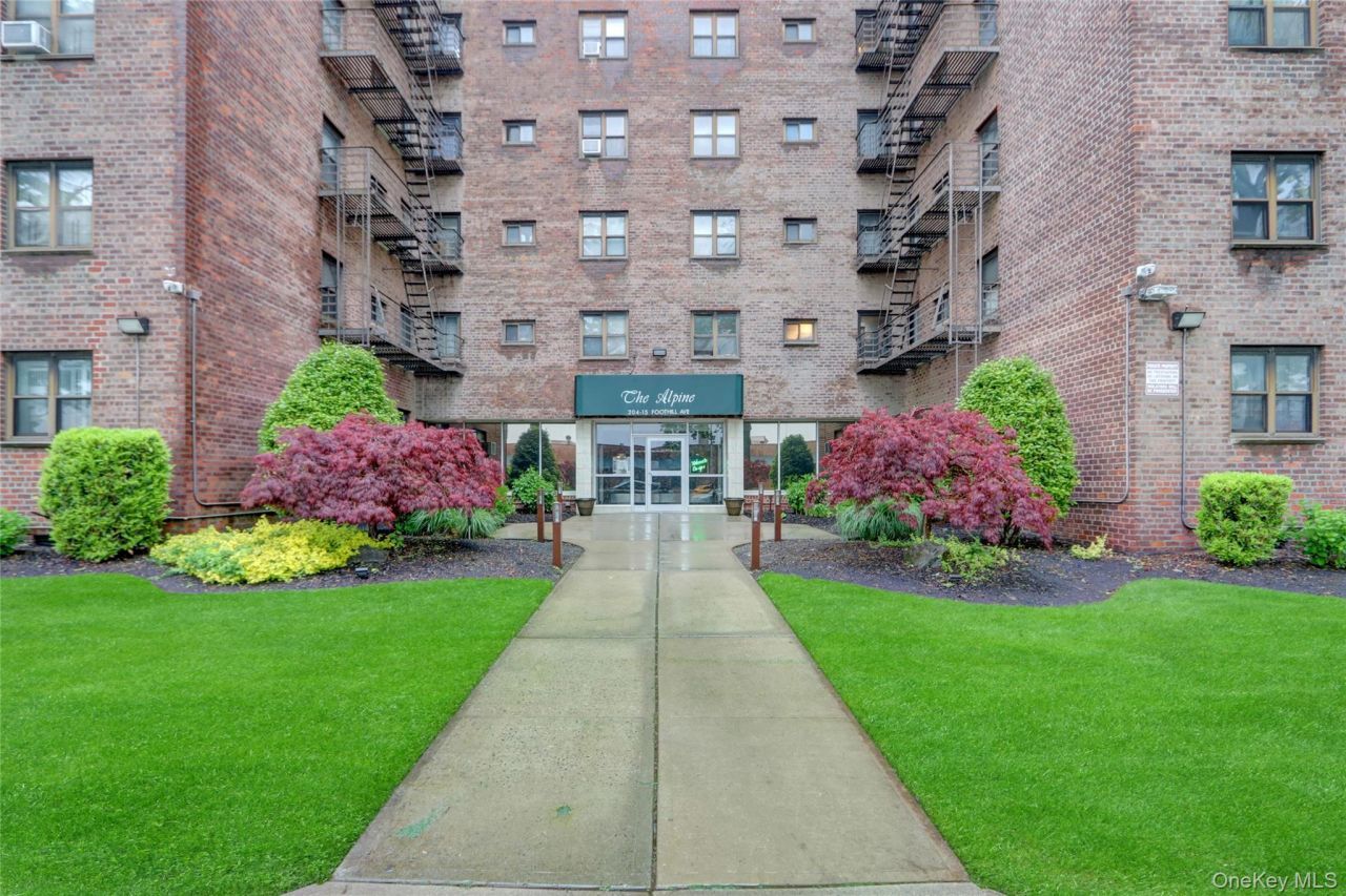 204-15 Foothill Avenue, Unit B53, Hollis, NY 11423 Main Photo