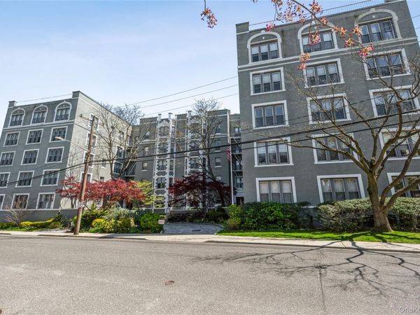 1175 E Broadway, Unit 2J, Hewlett, NY 11557