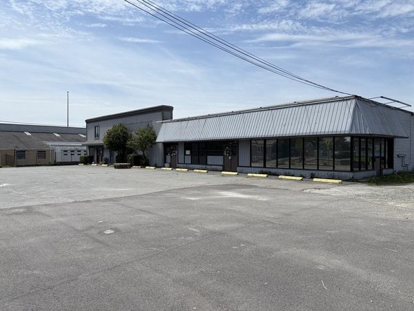 525-527 Church St, New Bedford, MA 02745