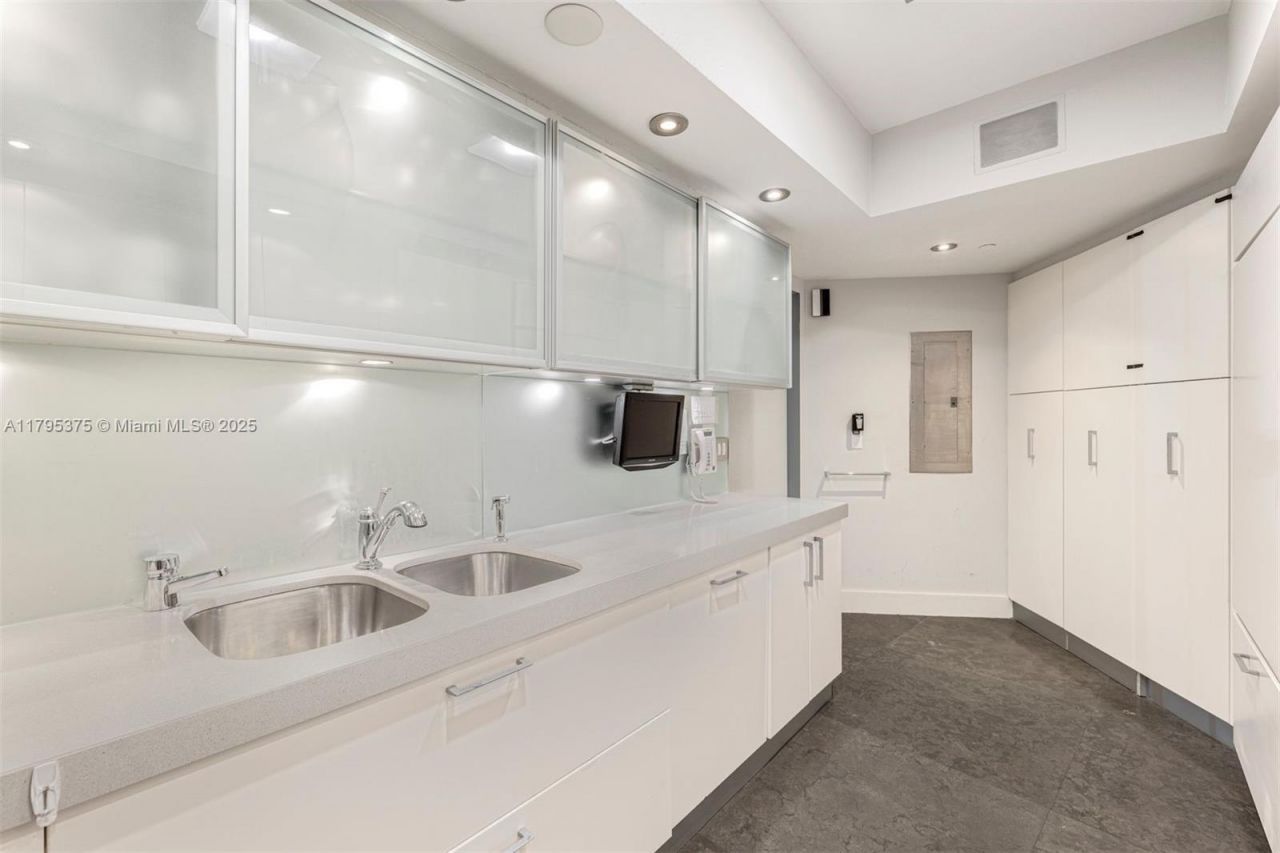 450 Alton Rd, Unit 2303, Miami Beach, FL 33139 Photo