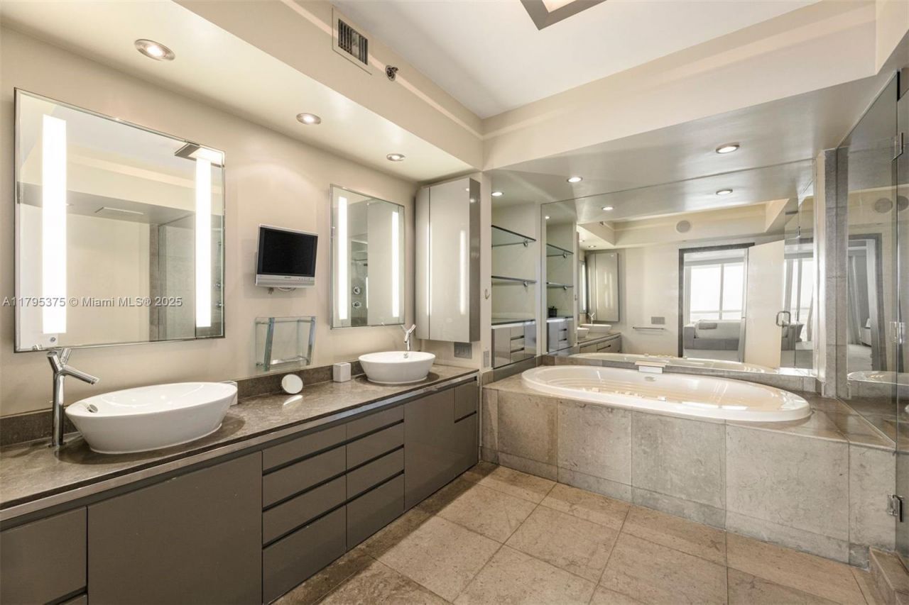 450 Alton Rd, Unit 2303, Miami Beach, FL 33139 Photo