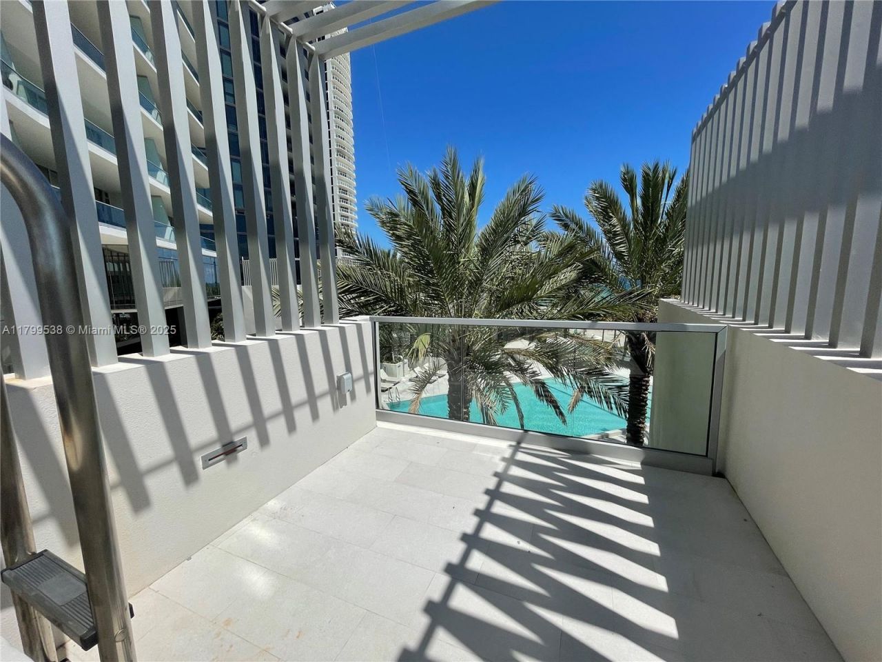 18501 Collins Avenue, Unit Cabana 27, Sunny Isles Beach, FL 33160 Photo