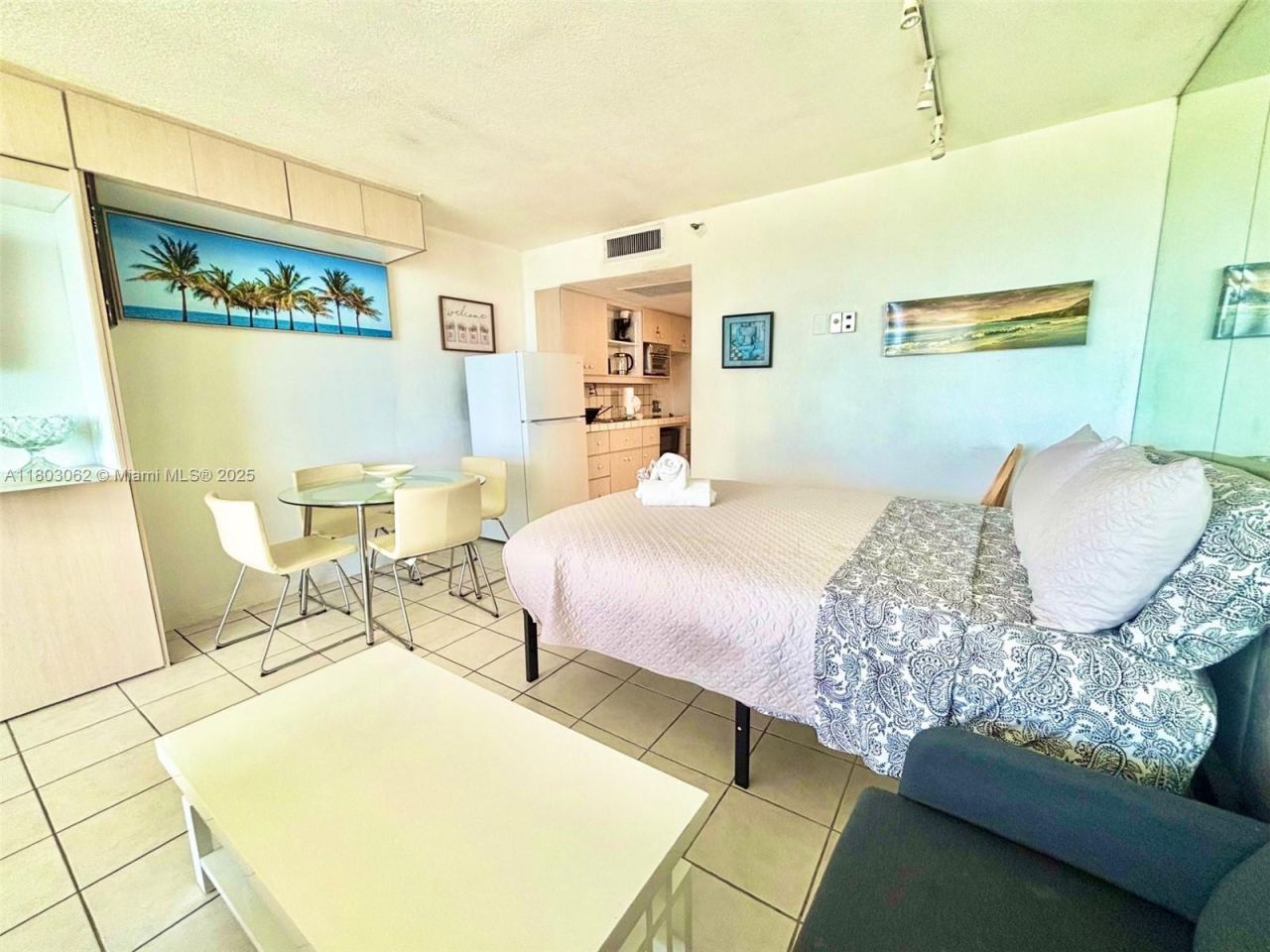 19201 Collins Ave, Unit 606, Sunny Isles Beach, FL 33160 Photo