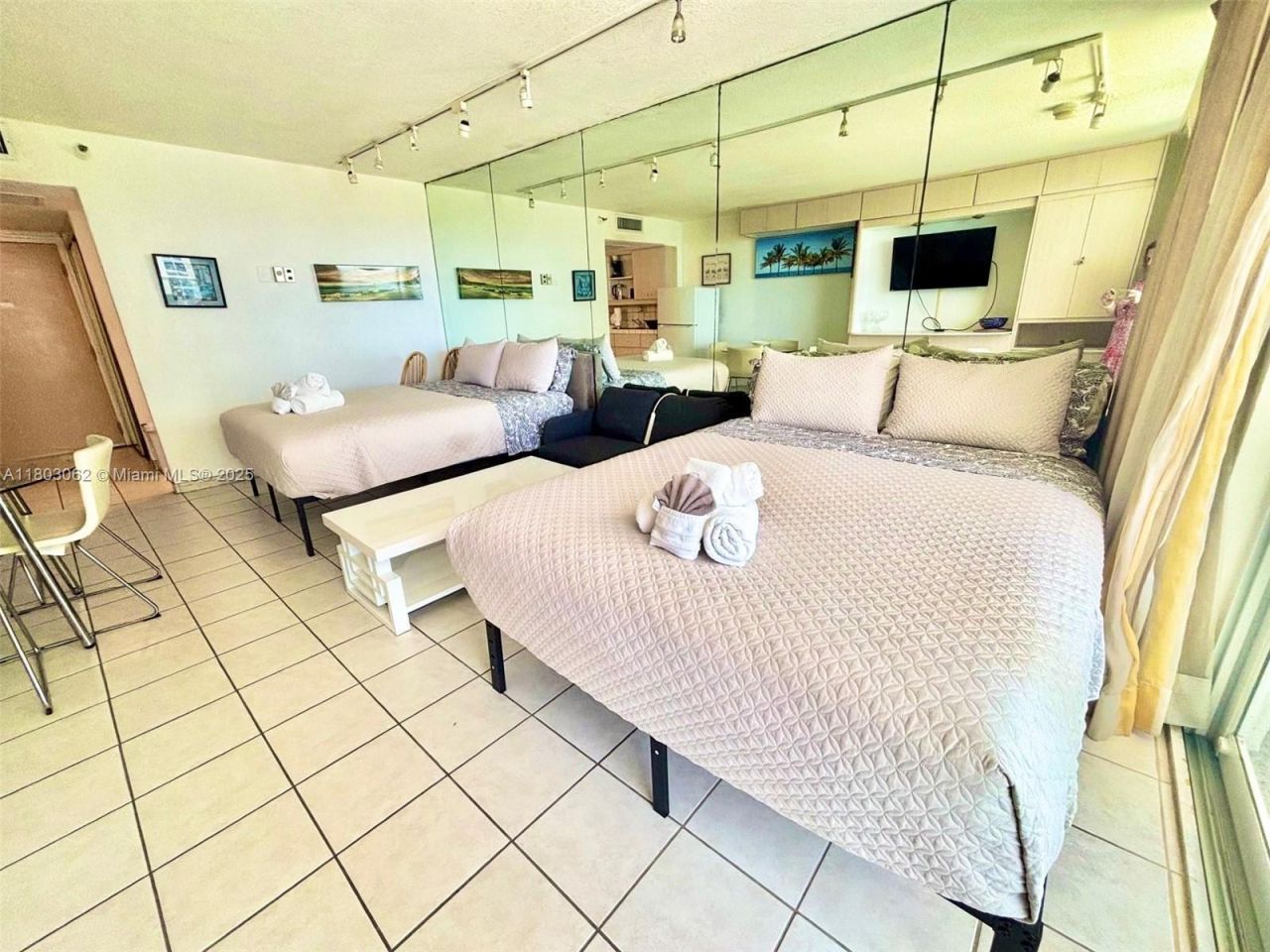 19201 Collins Ave, Unit 606, Sunny Isles Beach, FL 33160 Photo