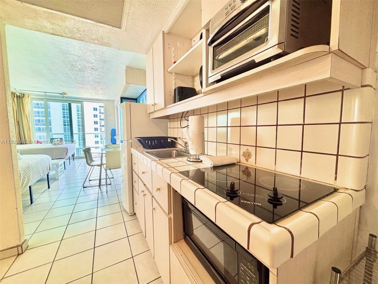 19201 Collins Ave, Unit 606, Sunny Isles Beach, FL 33160 Photo