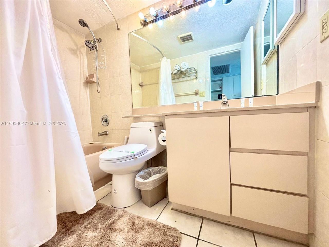 19201 Collins Ave, Unit 606, Sunny Isles Beach, FL 33160 Photo