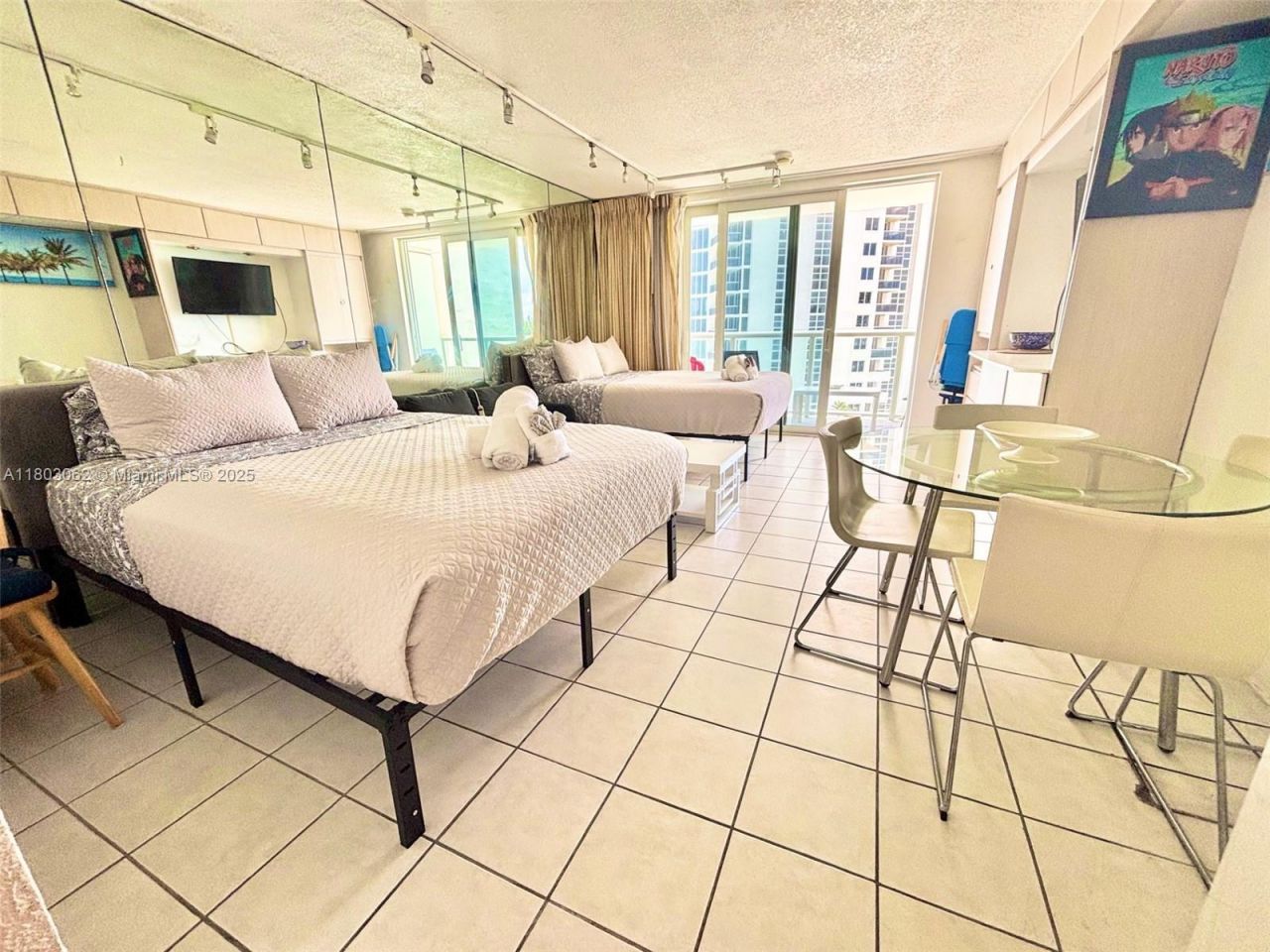 19201 Collins Ave, Unit 606, Sunny Isles Beach, FL 33160 Photo