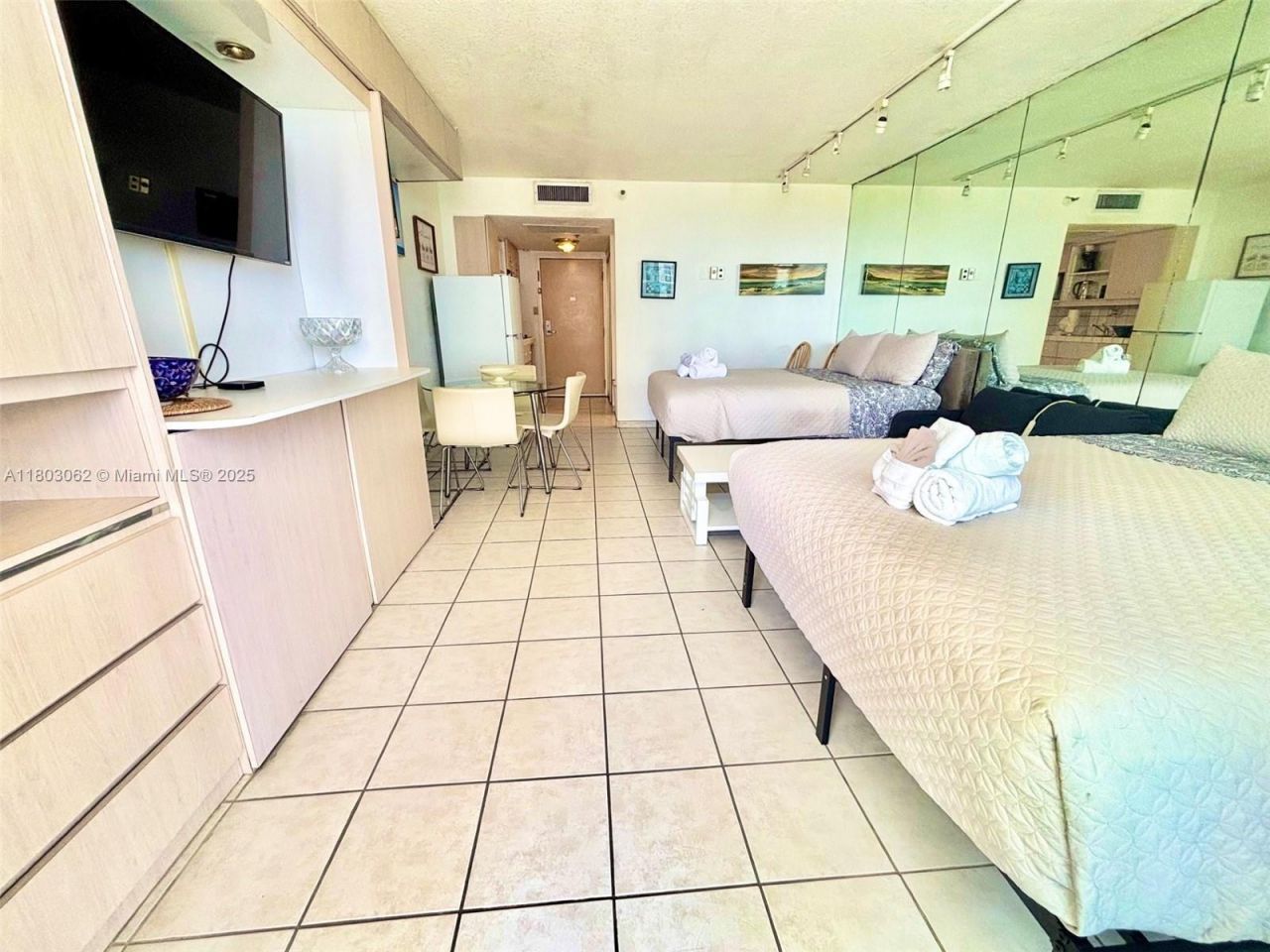 19201 Collins Ave, Unit 606, Sunny Isles Beach, FL 33160 Photo