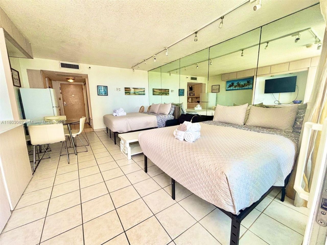 19201 Collins Ave, Unit 606, Sunny Isles Beach, FL 33160 Photo
