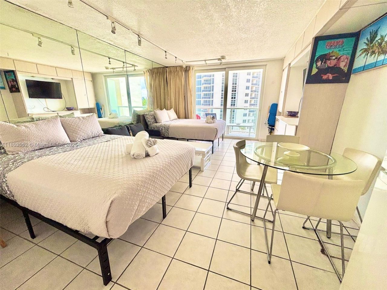 19201 Collins Ave, Unit 606, Sunny Isles Beach, FL 33160 Photo