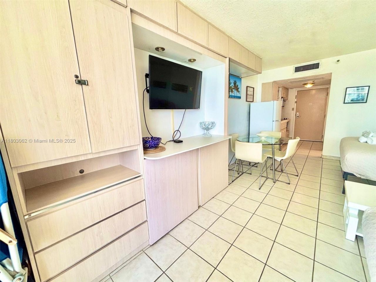 19201 Collins Ave, Unit 606, Sunny Isles Beach, FL 33160 Photo