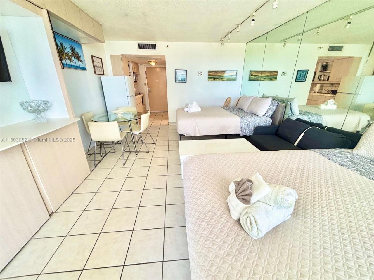 19201 Collins Ave, Unit 606, Sunny Isles Beach, FL 33160 Photo