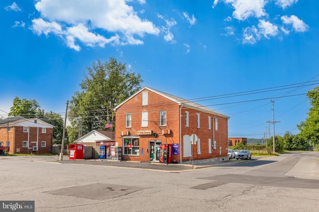 656 W 11th Street, Front Royal, VA 22630 Main Photo