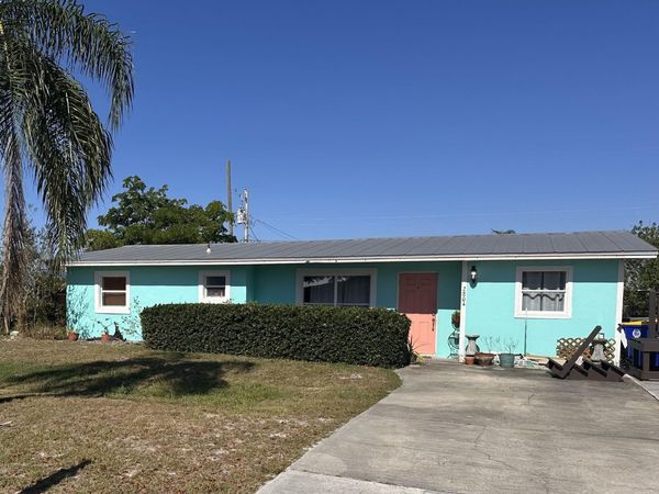 2804 NE Hickory Ridge Avenue, Jensen Beach, FL 34957