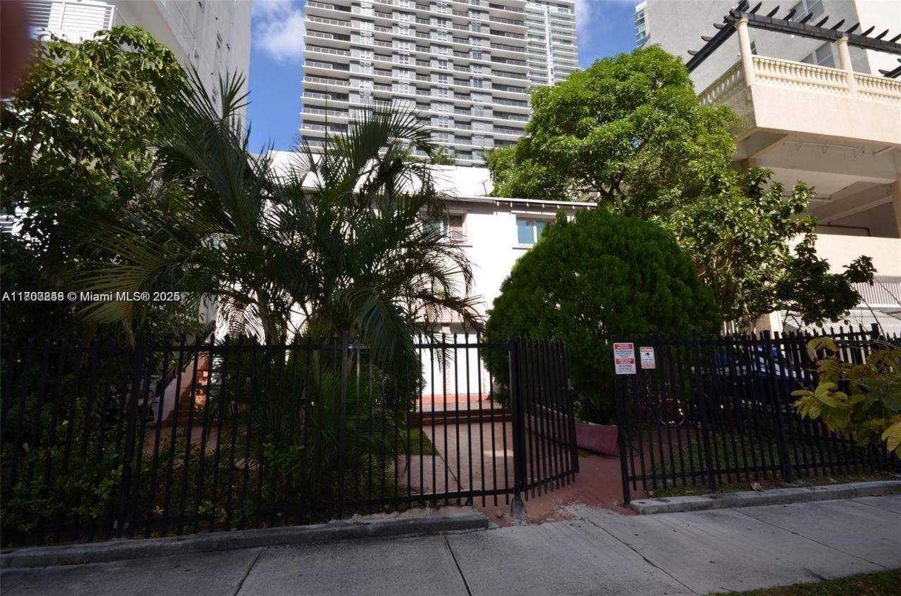 437 NE 30th St, Miami, FL 33137 Photo