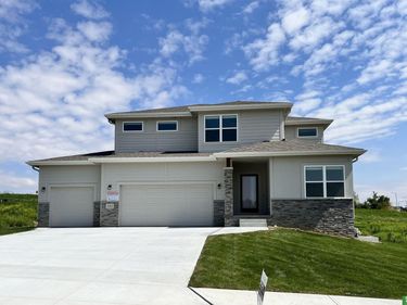 9069 N 175th Street, Bennington, NE 68007
