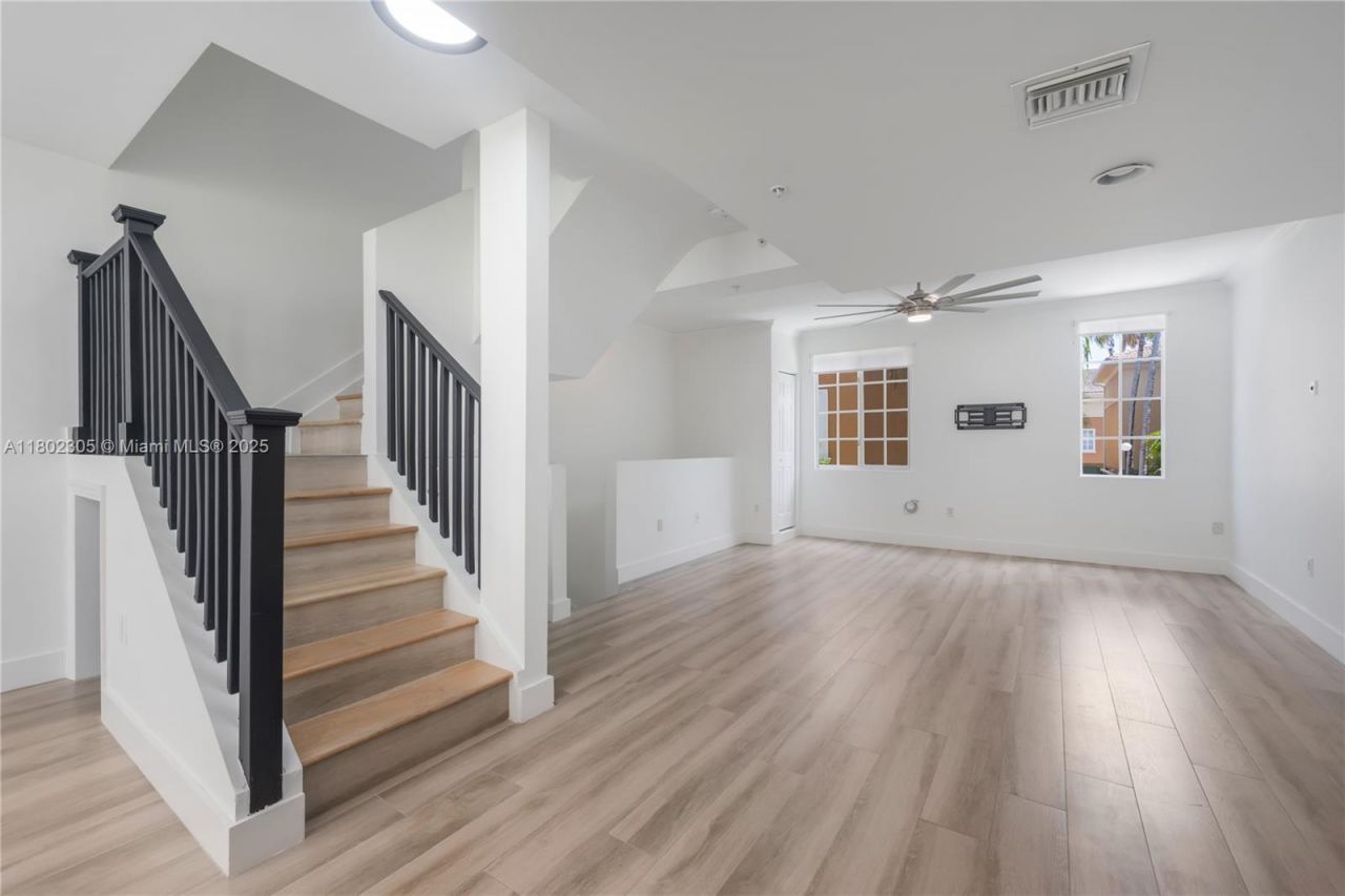 2845 NE 185th St, Unit 907, Aventura, FL 33180 Photo