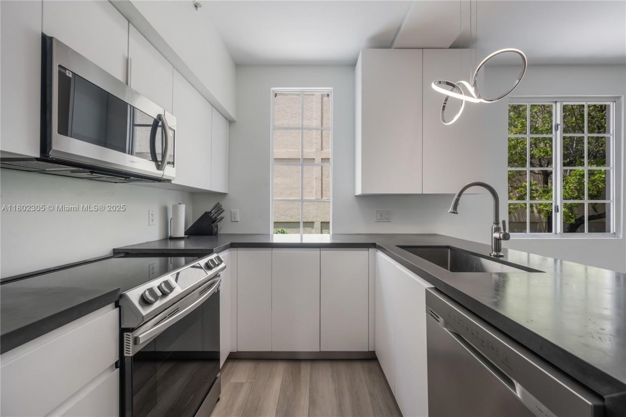 2845 NE 185th St, Unit 907, Aventura, FL 33180 Photo