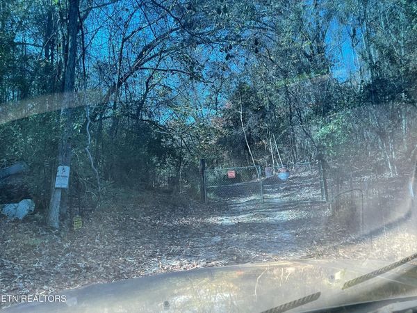 Creek Rd, Powell, TN 37849