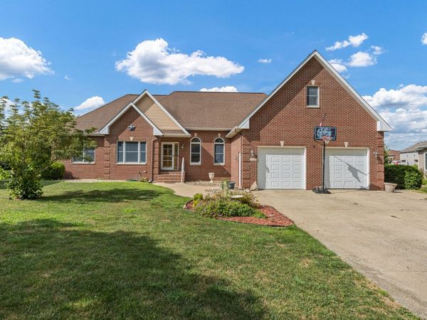 1511 River Bluff Court, Mahomet, IL 61853